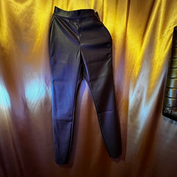 Shayla skinny leg split pant by Meshki - Picture 8 of 15